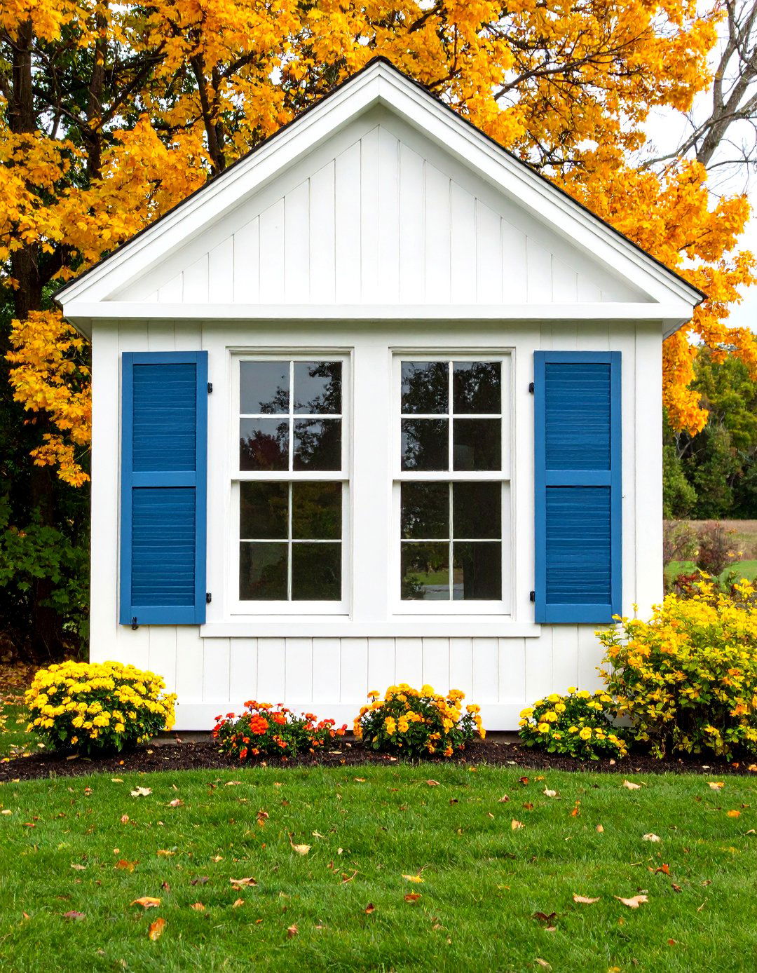 Classic White Wood Window Trim - 20 Exterior Window Trim Ideas