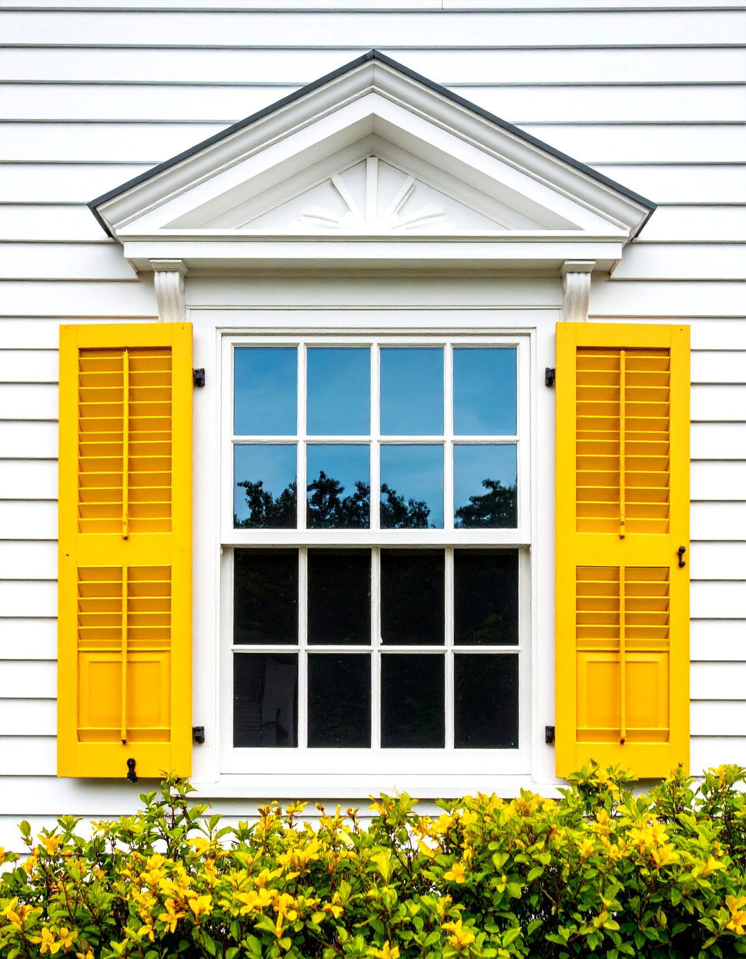 Colonial Window Trim with Decorative Headers - 20 Exterior Window Trim Ideas