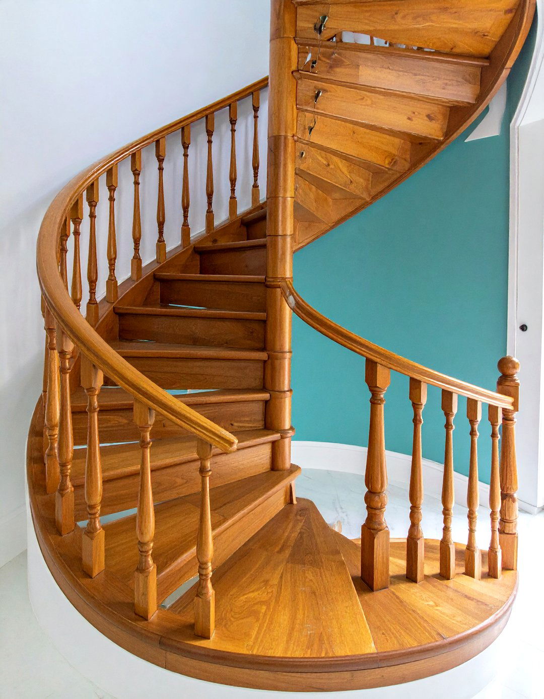 Curved Wood Stair Railing for Spiral and Winding Staircases - 20 Wood Stair Railing Ideas