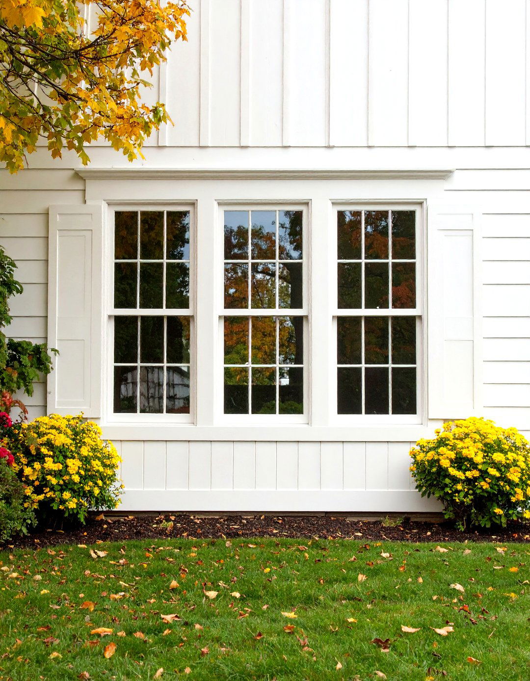 Farmhouse Style Wide Window Trim - 20 Exterior Window Trim Ideas
