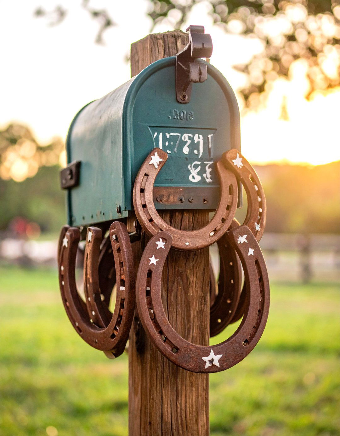 Horseshoe Mailbox Post - 20 Mailbox Post Ideas