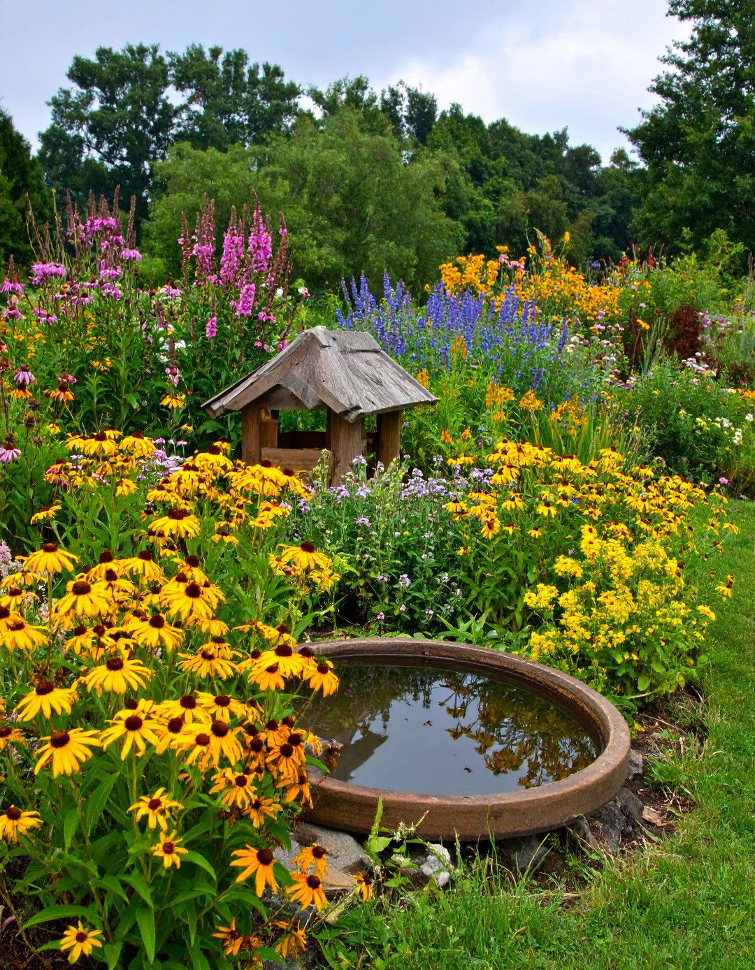 Pollinator Friendly Flower Bed - 20 Front Yard Flower Bed Ideas