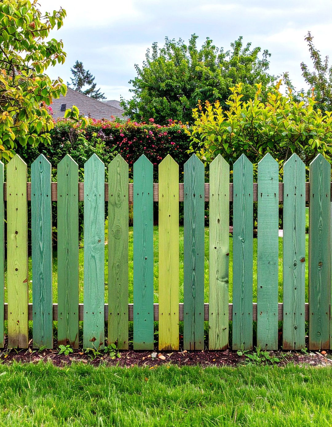 Reclaimed Wood Patchwork - 20 Sage Green Garden Fence Ideas