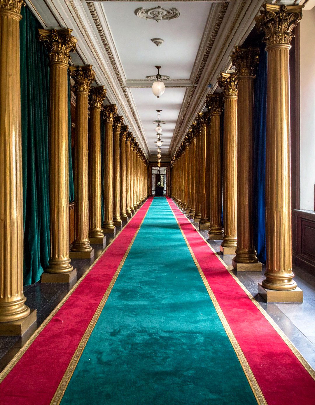Rich Velvet Runners - 20 Victorian Hallway Ideas