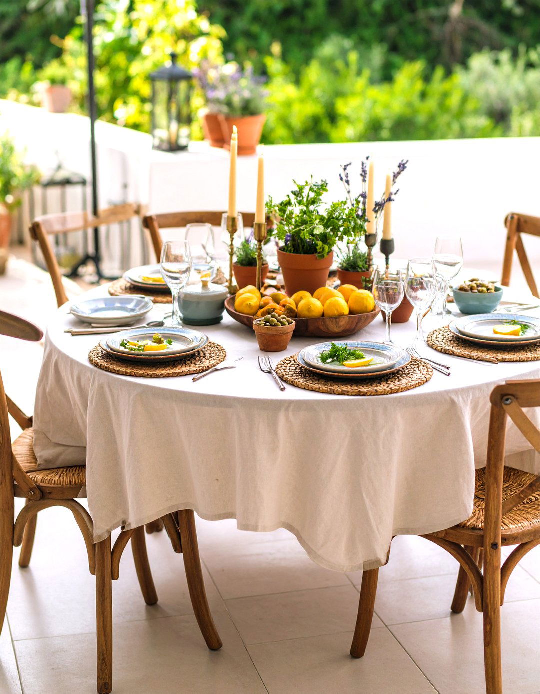 Round Table Mediterranean Tuscan Warmth - 20 Round Table Decor Ideas