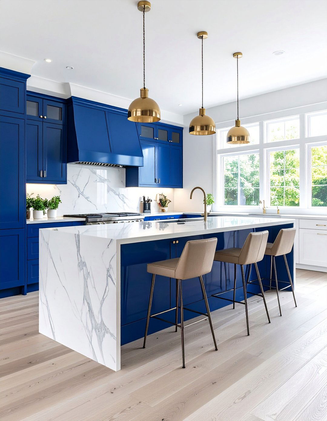 Royal Blue Kitchen Island with White Surround - 20 Blue and White Kitchen Ideas