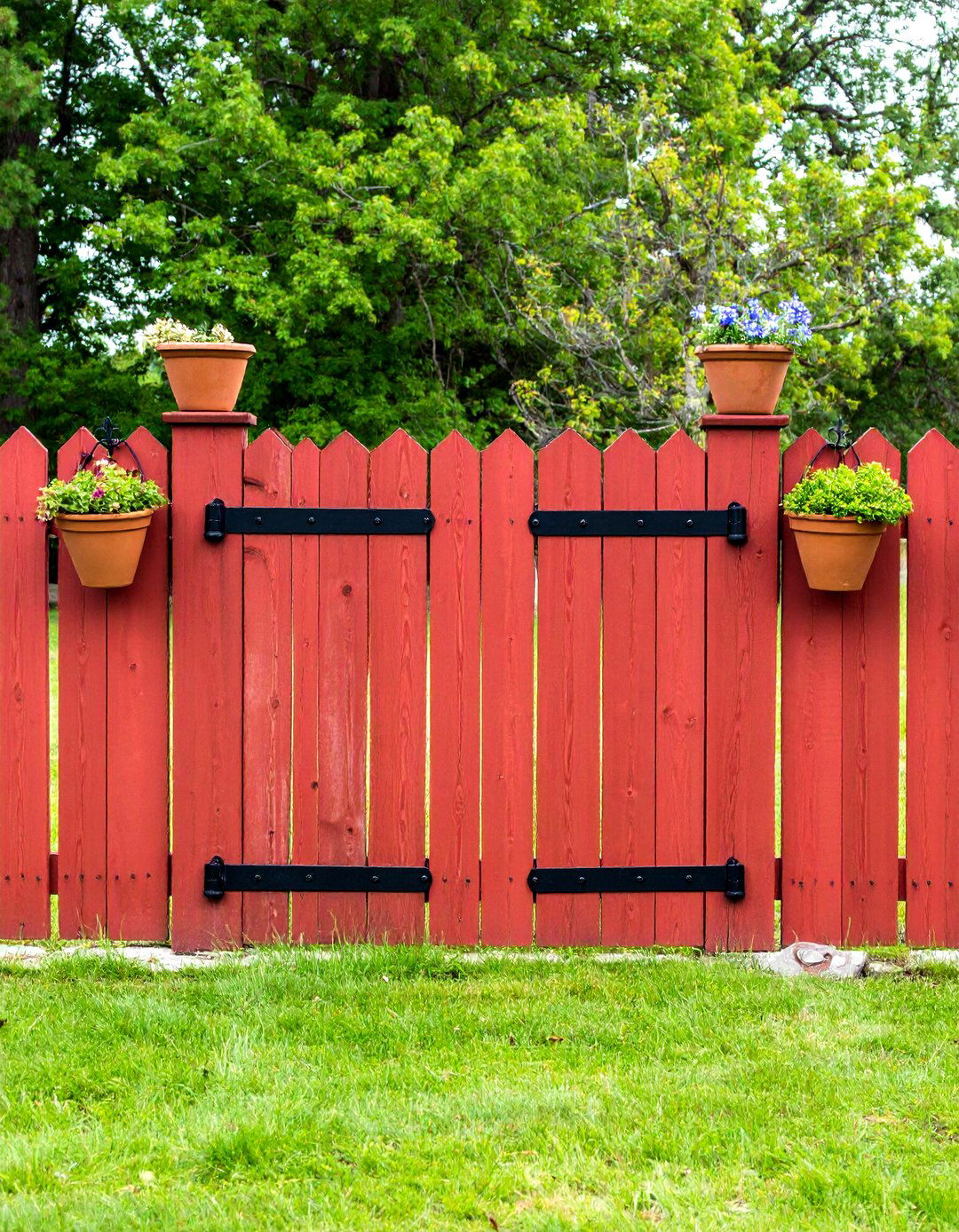 Rustic Barn Red Fence for Farmhouse Warmth - 20 Fence Paint Colours