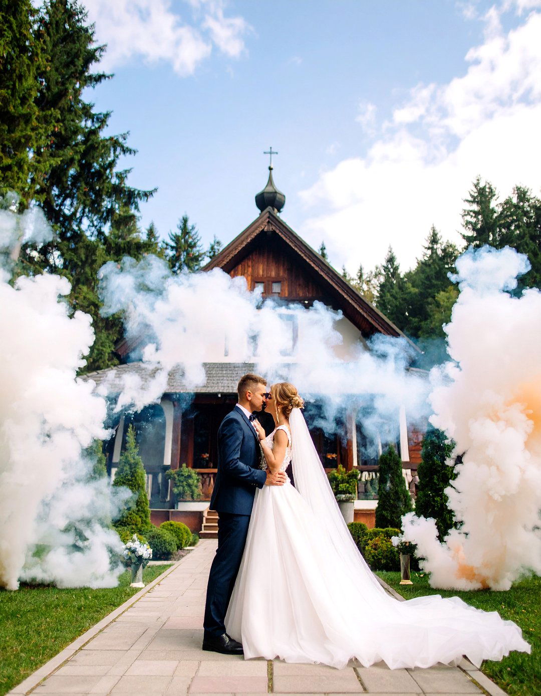 Smoke Bomb Wedding Send off Drama - 20 Wedding Send-off Ideas