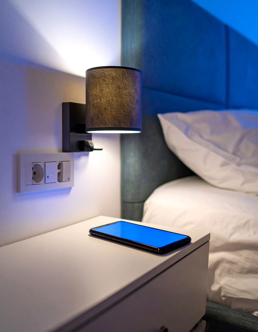 USB Charging Wall Sconce - 20 Bedroom Wall Sconce Ideas