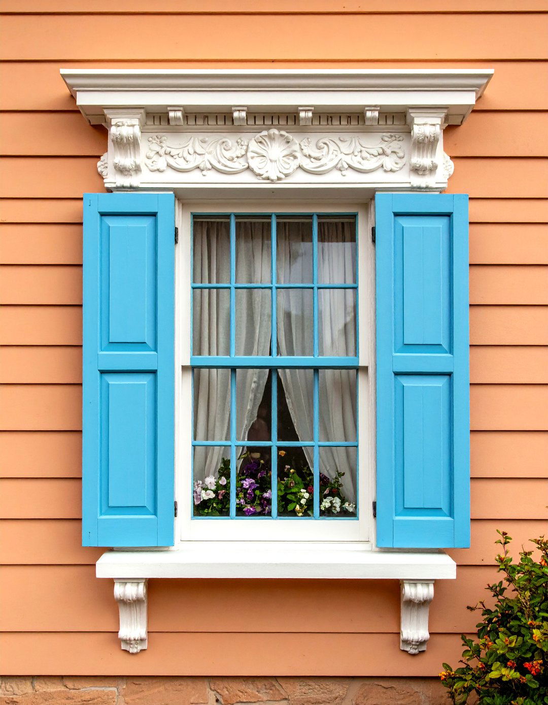 Victorian Ornate Window Trim Details - 20 Exterior Window Trim Ideas