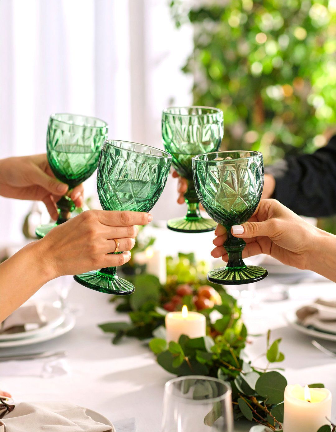 Vintage Emerald Green Glass Goblets for Toasting - 20 Emerald Green Wedding Ideas