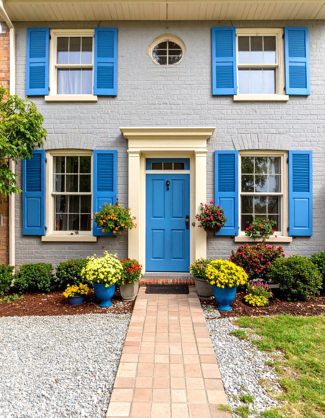 Warm Gray Beige Brick for Transitional Appeal - 20 Exterior Brick Paint Color Ideas
