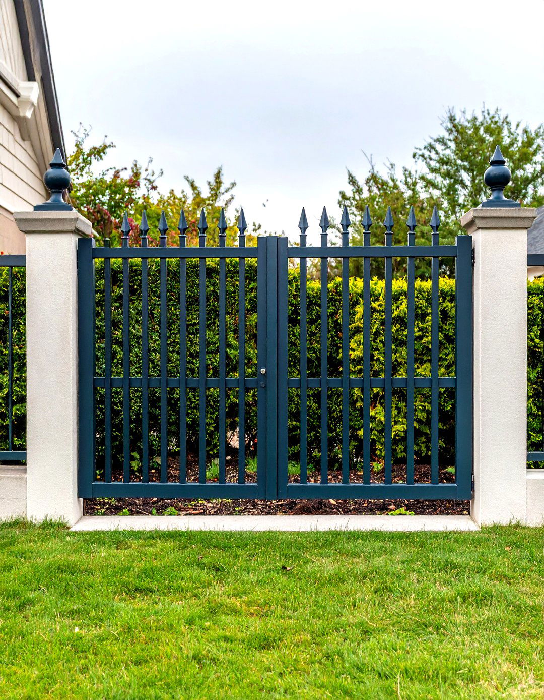 Wrought Iron Front Yard Fence - 20 Front Yard Fence Ideas